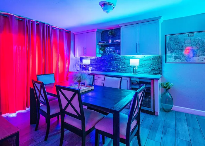 Minutes To Old Town & Stadium, Pool, Sauna, Gazebo, Hot Tub, Fire Pit, Sleeps 14 Apartment Scottsdale