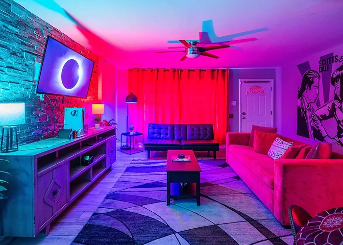 Minutes To Old Town & Stadium, Pool, Sauna, Gazebo, Hot Tub, Fire Pit, Sleeps 14 Scottsdale